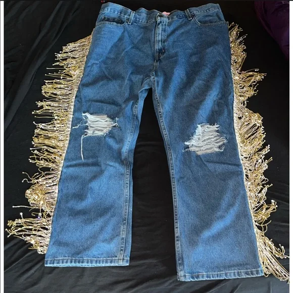 Custom distressed x Chandelier jeans - Picture 3 of 4